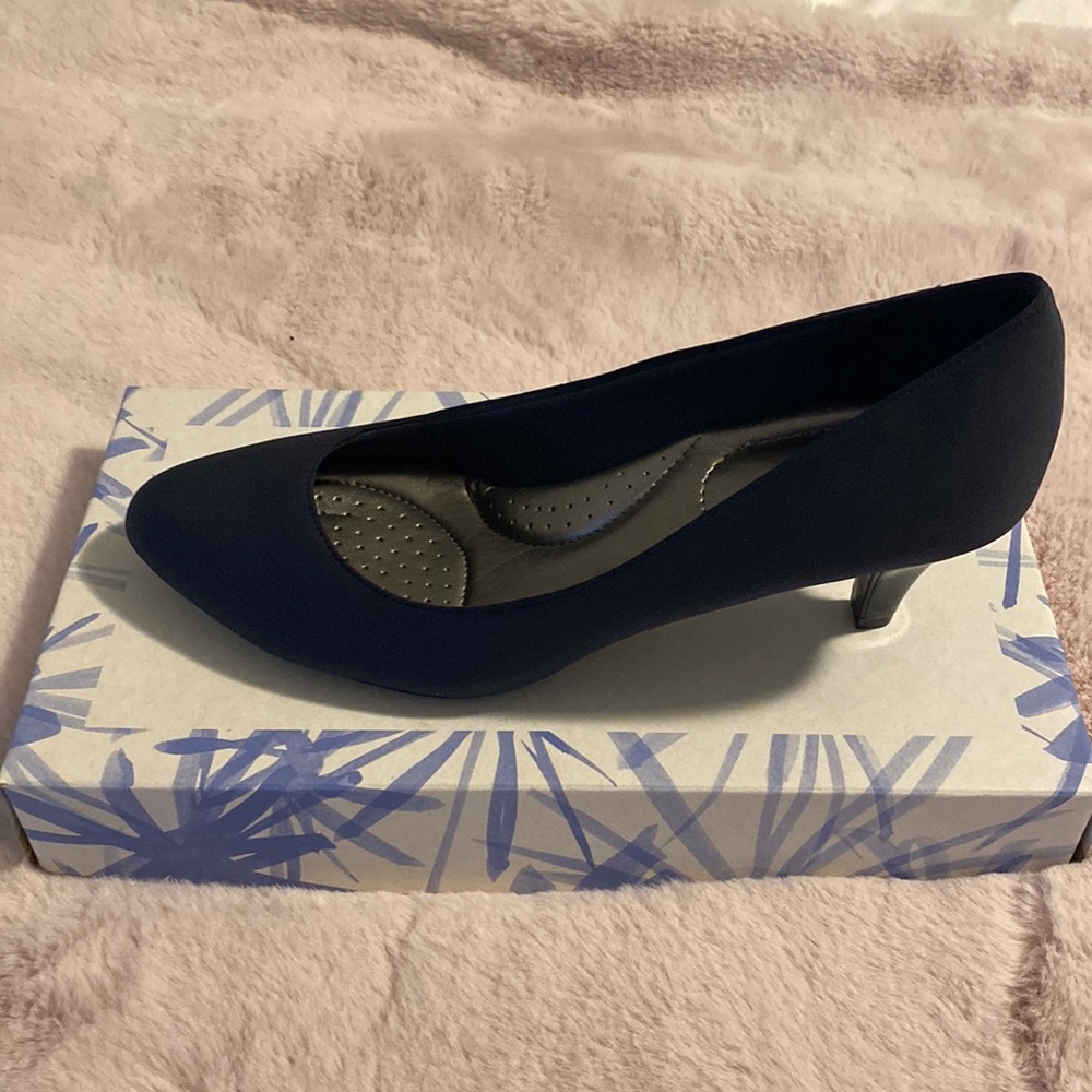 9.5 Low Navy Heels